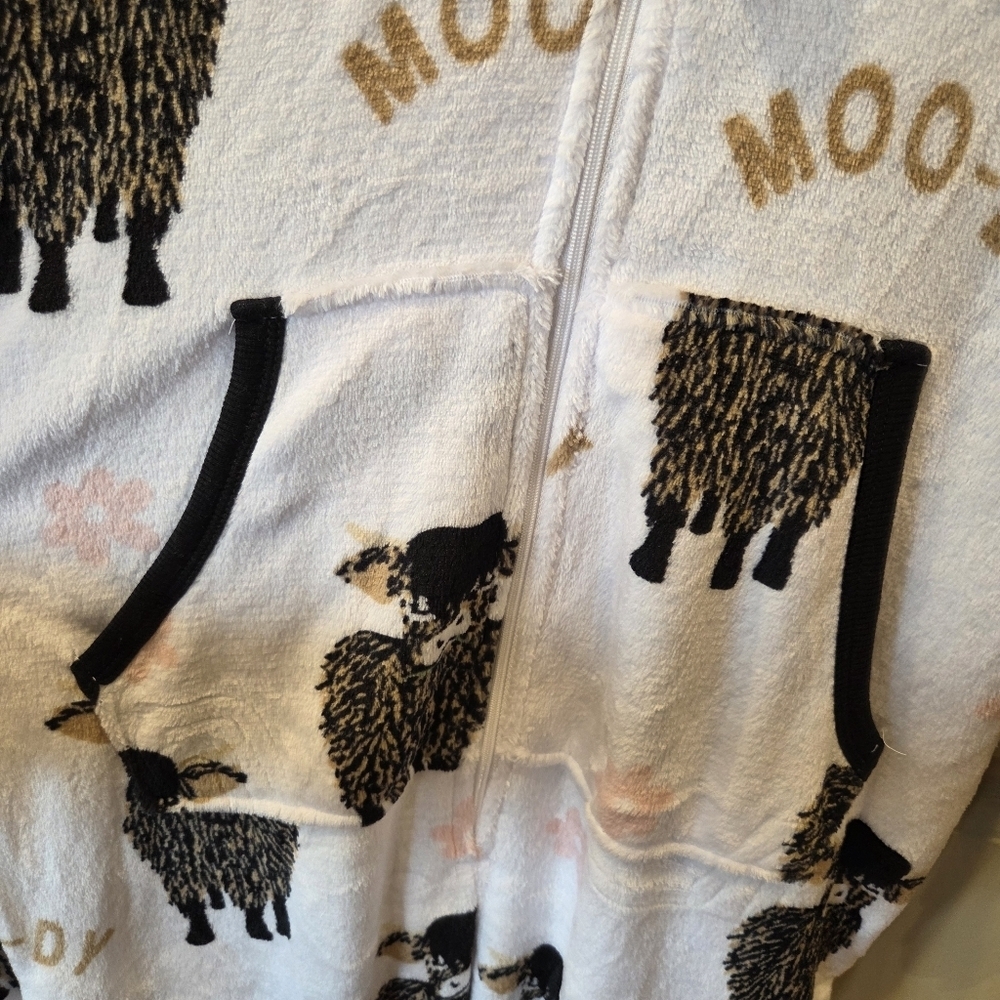 Just a Lil Moo-dy Highland Cow Jumpsuit Pajamas XS Women's New Costume Plush - Picture 7 of 15